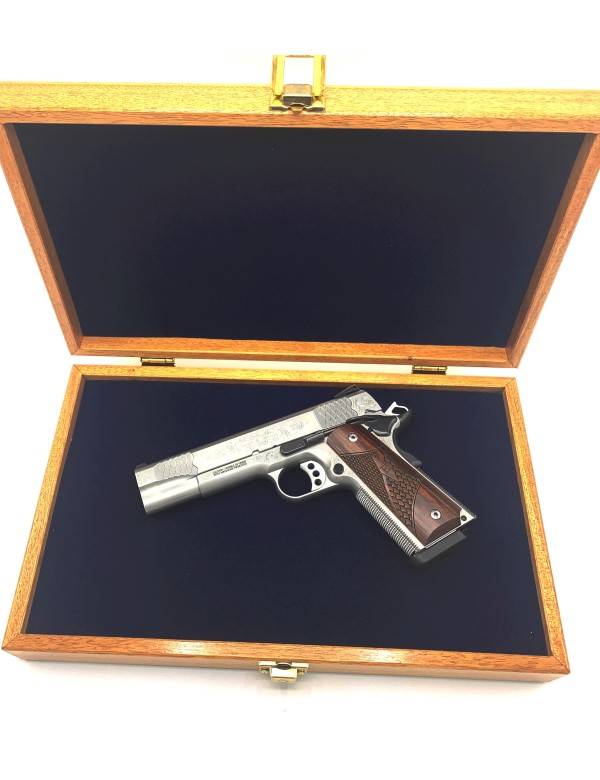 PISTOLET SMITH & WESSON SW 1911 GRAVEE CAL 45ACP // + BOITE BOIS //