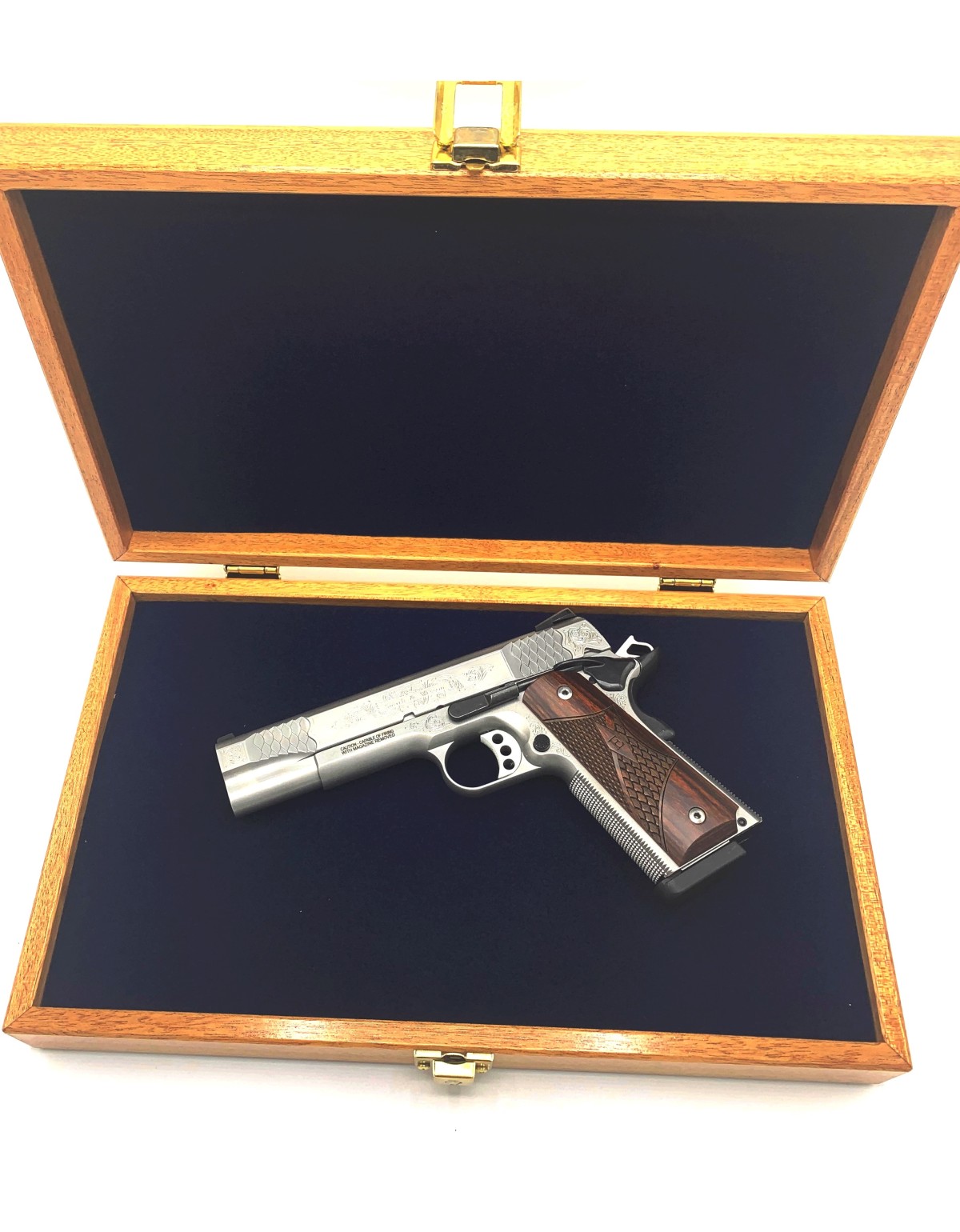 PISTOLET SMITH & WESSON SW 1911 GRAVEE CAL 45ACP // + BOITE BOIS //