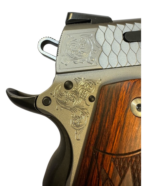 Pistolet semi Automatique SMITH & WESSON Mod. 1911 Engraved (gravé) Cal 45 ACP OCCASION