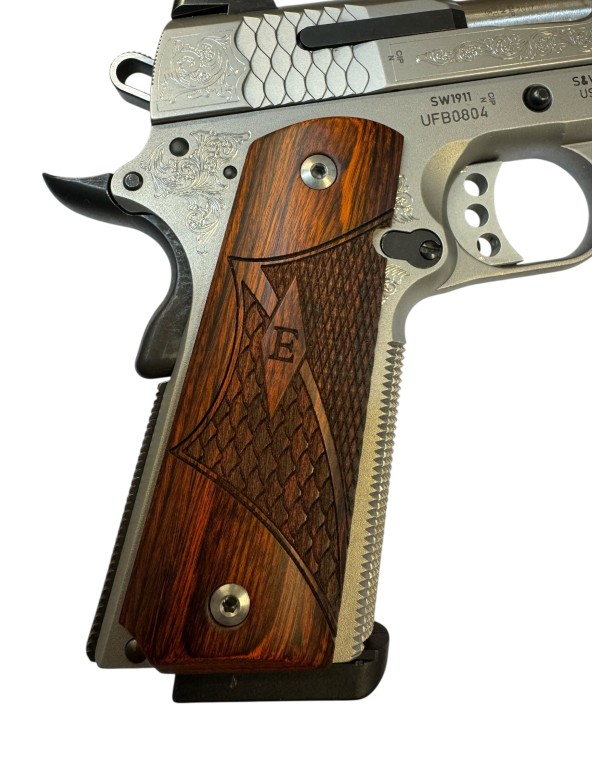 Pistolet semi Automatique SMITH & WESSON Mod. 1911 Engraved (gravé) Cal 45 ACP OCCASION