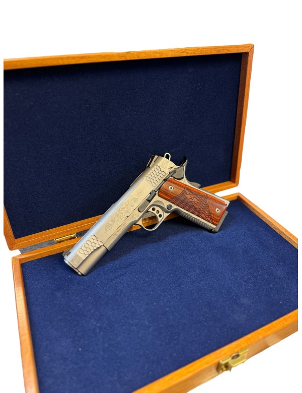 Pistolet semi Automatique SMITH & WESSON Mod. 1911 Engraved (gravé) Cal 45 ACP OCCASION