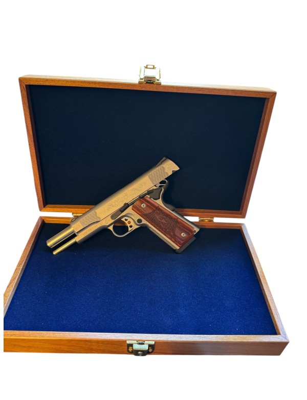 Pistolet semi Automatique SMITH & WESSON Mod. 1911 Engraved (gravé) Cal 45 ACP OCCASION
